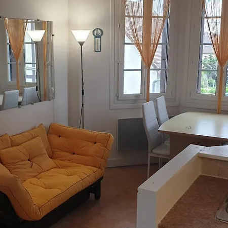 Front De Vue 3 Personnes + 1 Bebe